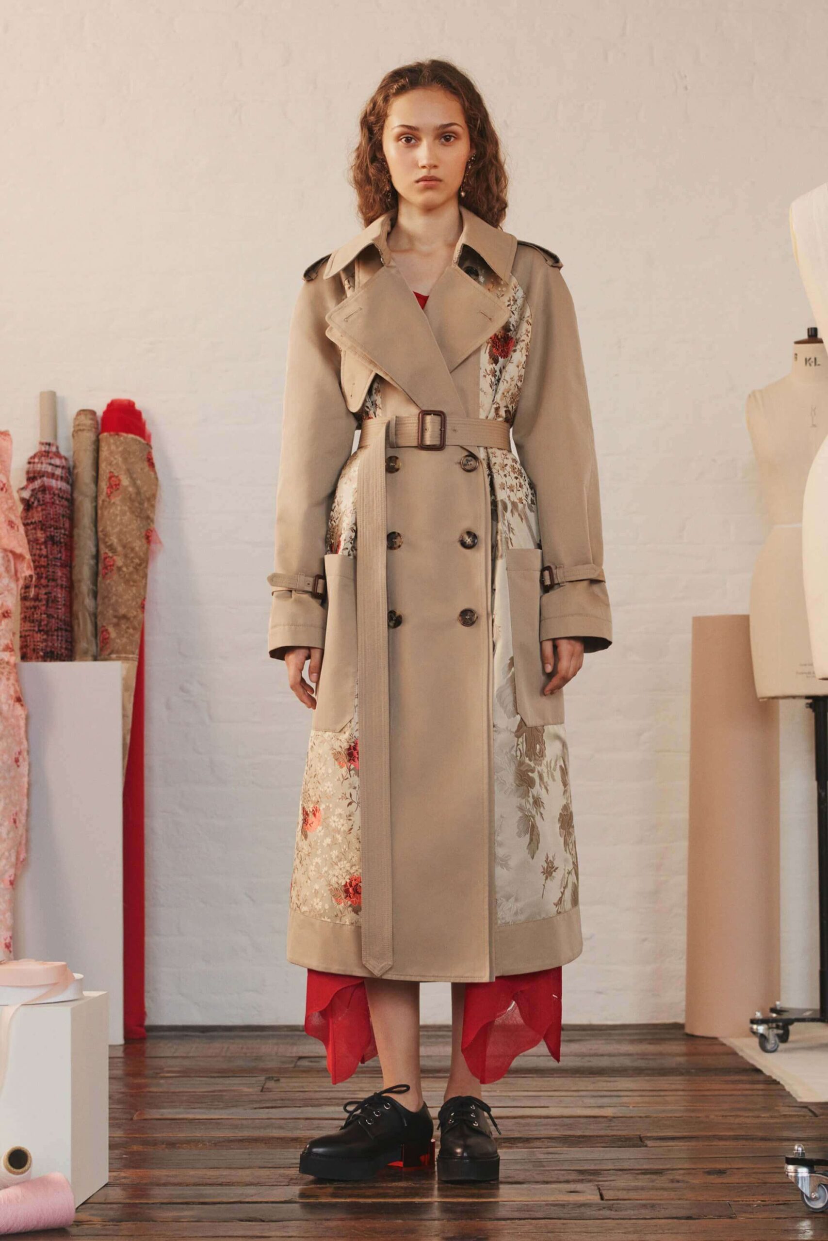 Alexander McQueen: Resort 2018 - 10 Magazine
