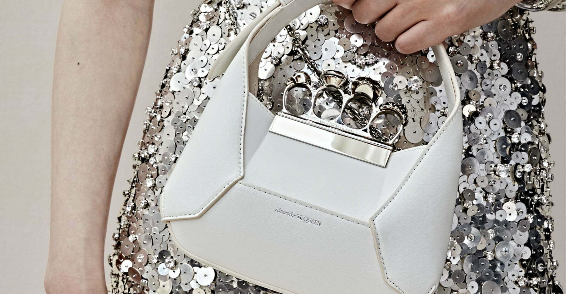 ハンドバッグ ALEXANDER MCQUEEN WHITE LEATHER JEWELLED HOBO HANDBAG Alexander Mcqueen mini jewelled hobo bag - Lux Exposé