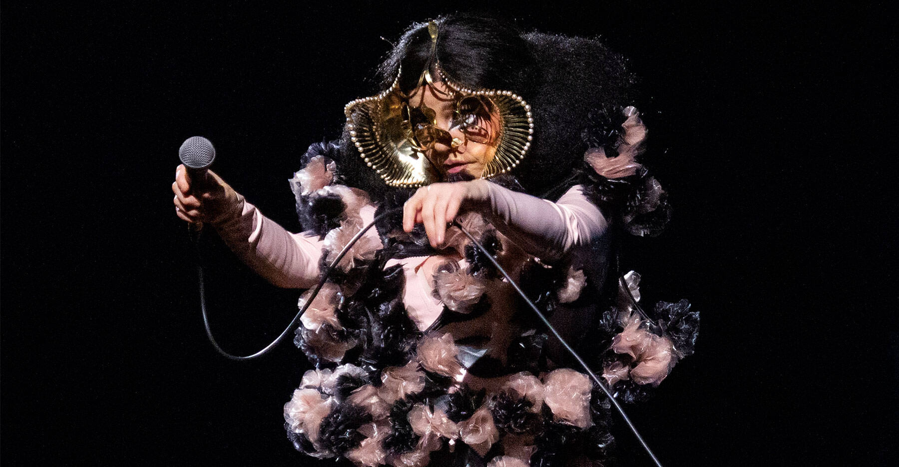アート・デザイン・音楽 NYLON Magazine June/July 2001 Bjork origin.jpg