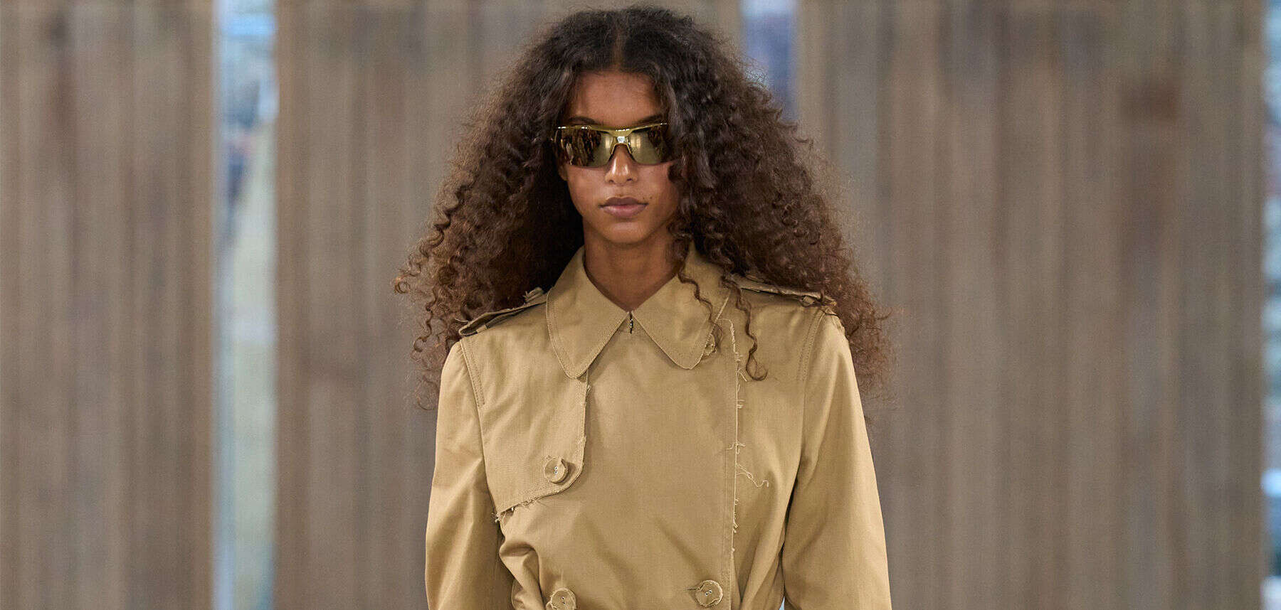 Moschino: Ready-To-Wear SS26 - 10 Magazine