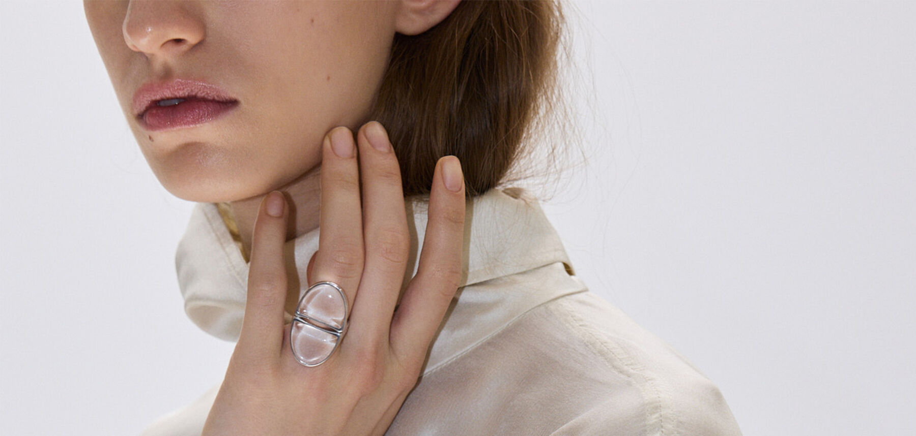 Blingin’ It: Berlijns sieradenmerk Avgvst tikt Isa Kauffman aan voor de Eclipse-collectie