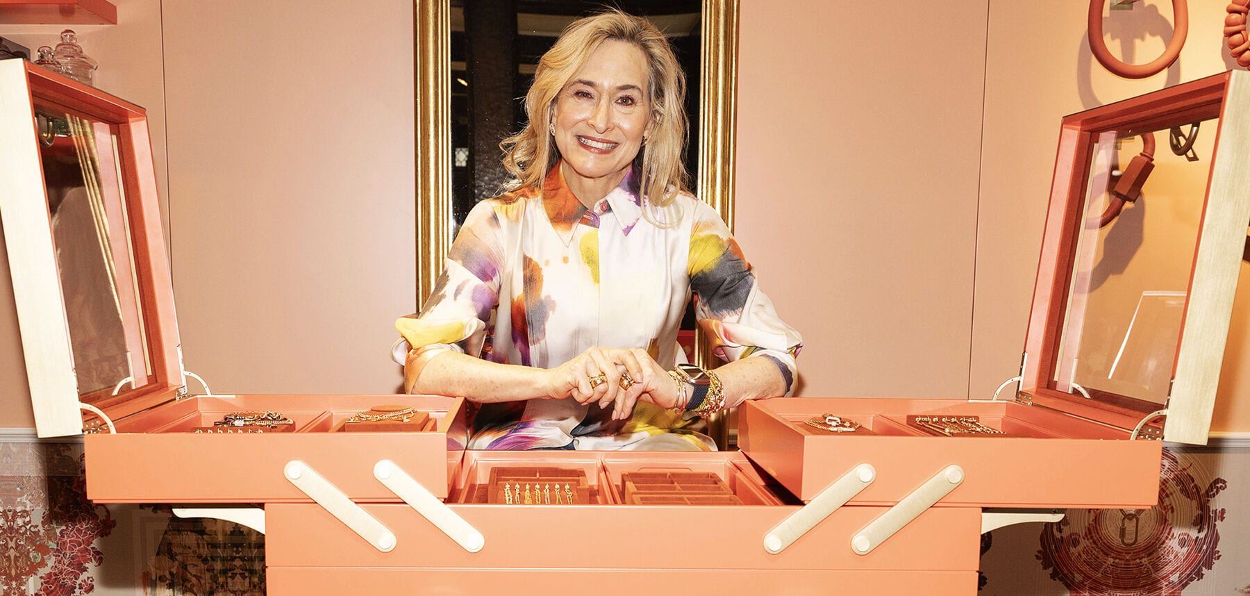 Ten ontmoet Marla Aaron, de juwelier die karabijnhaken in draagbare kunstwerken verandert