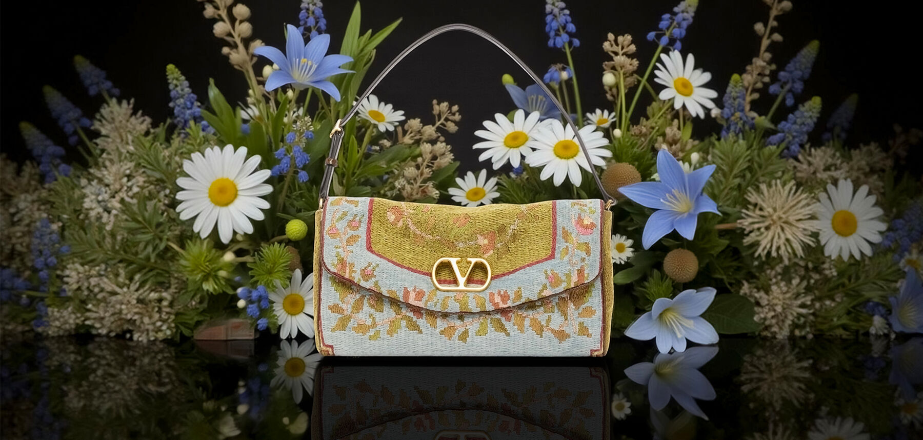 Nog vier artiesten geven een nieuwe versie van Valentino Garavani’s DeVain Bag