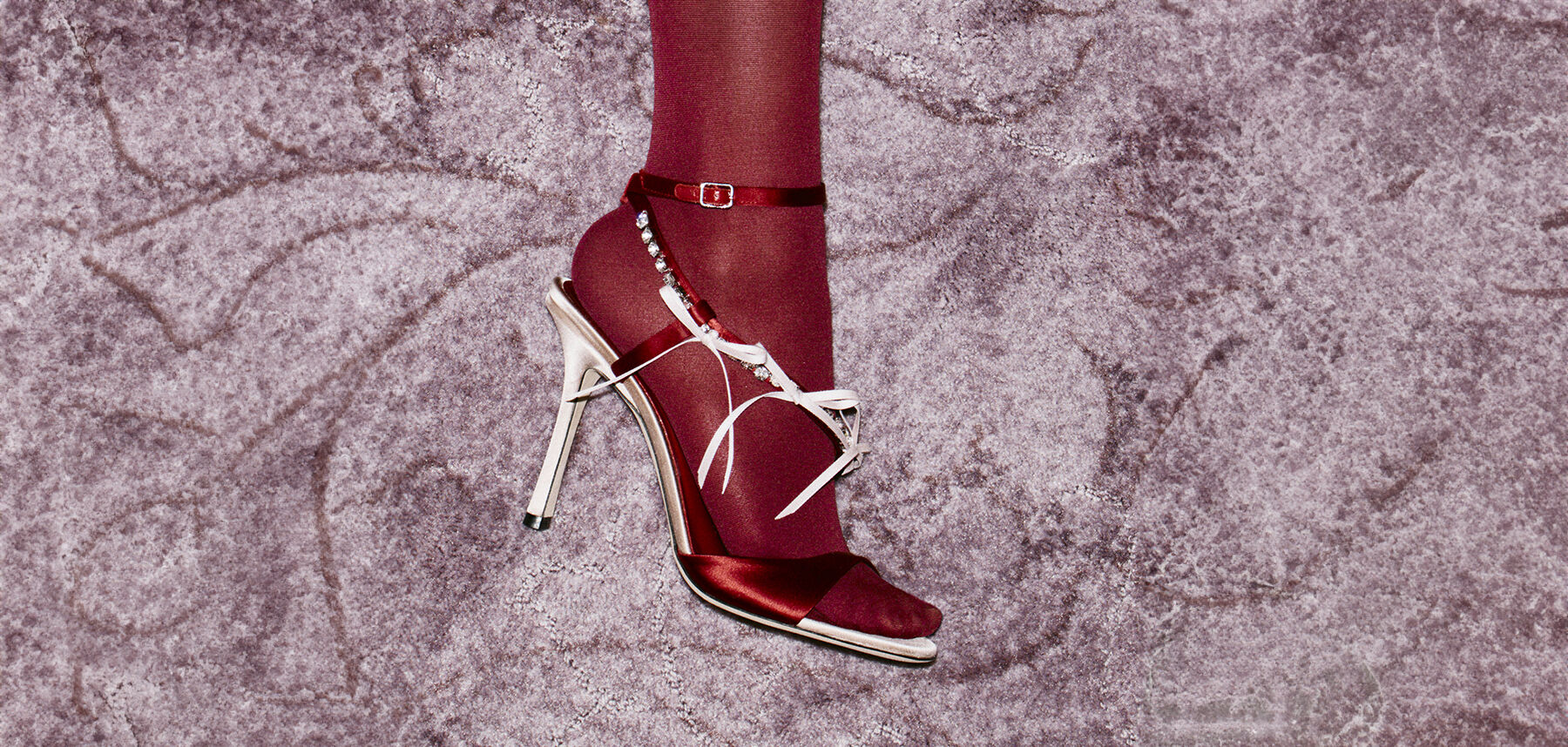 De glinsterende wintercollectie van Jimmy Choo maakt je klaar voor Kerstmis