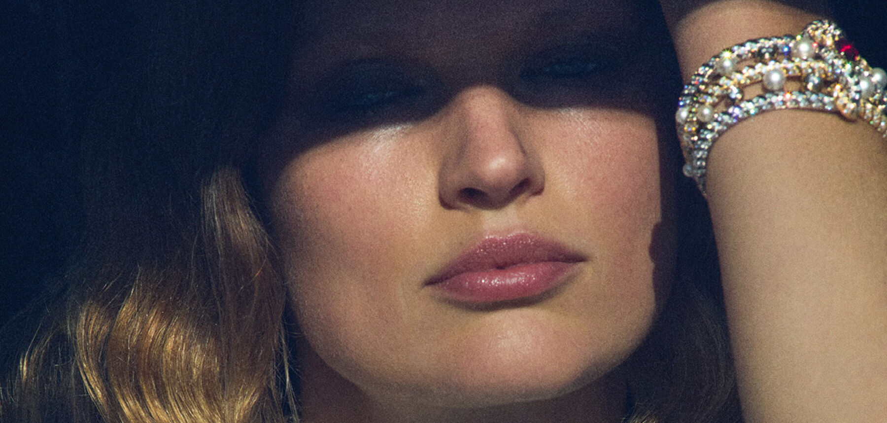 Introductie van het 10+ nummer 8 supplement voor sieraden en horloges Introductie van het 10+ nummer 8 supplement voor sieraden en horloges