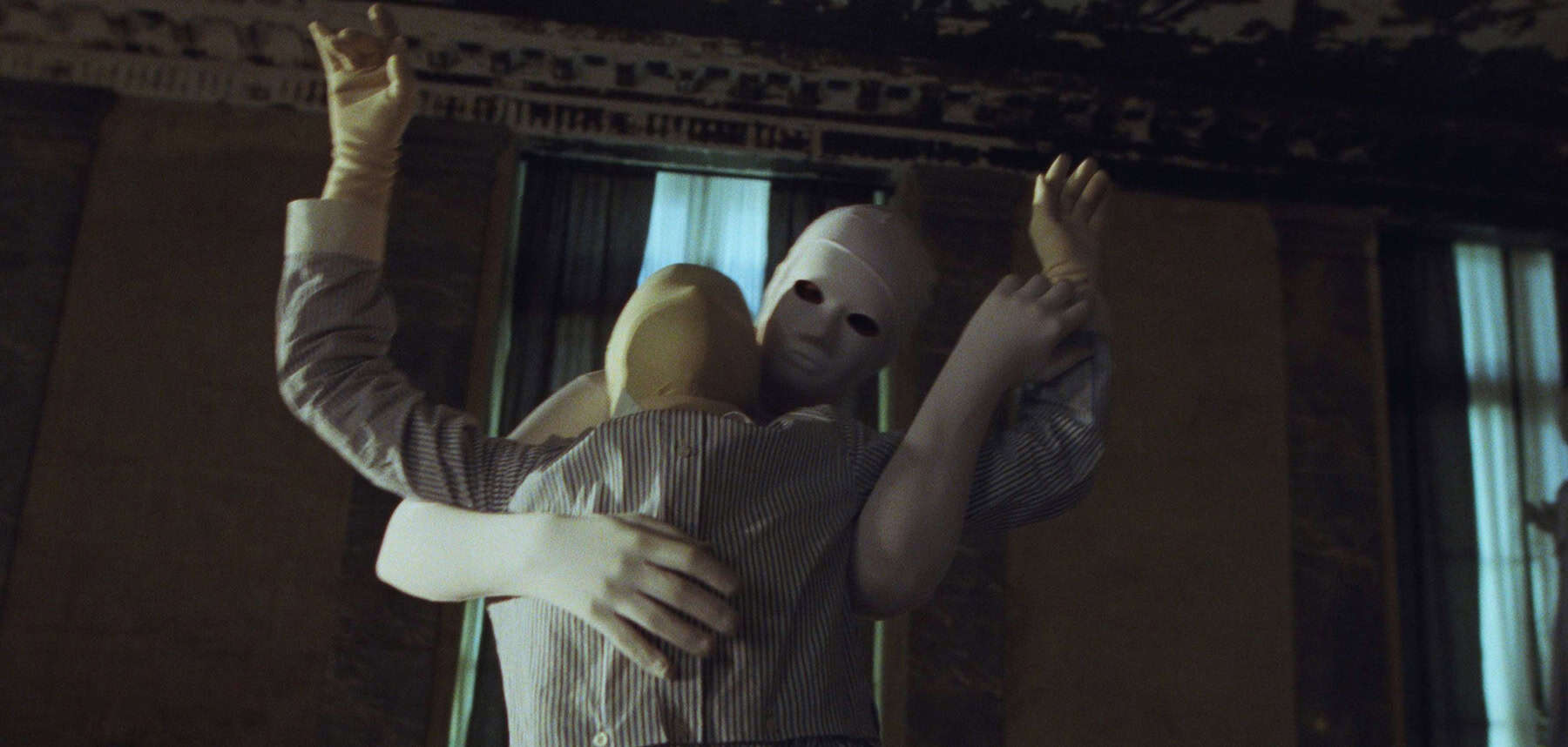 BEKIJK: Miu Miu Women’s Tales #31 ‘Discipline’ door Mona Fastvold