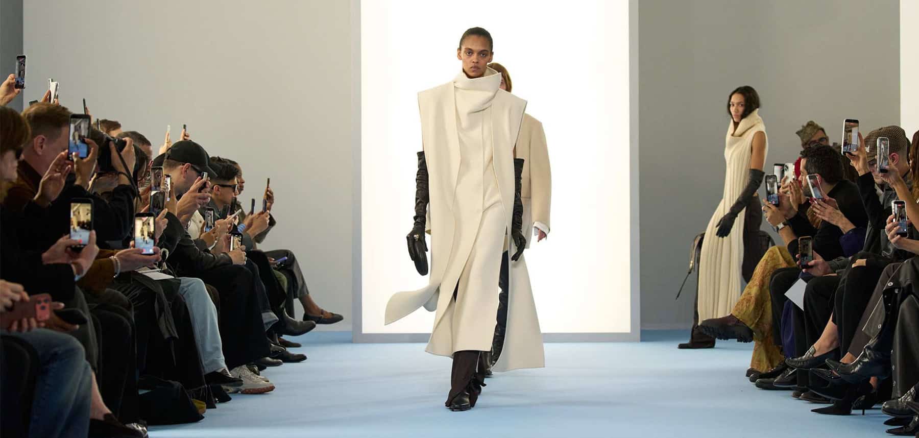 Sportmax: AW26 Magazijn – 10 Klaar voor gebruik