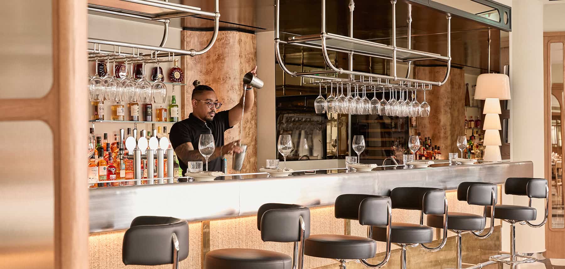 Wijn en dineren in de Newman’s New Gambit Bar en Brasserie Angelica