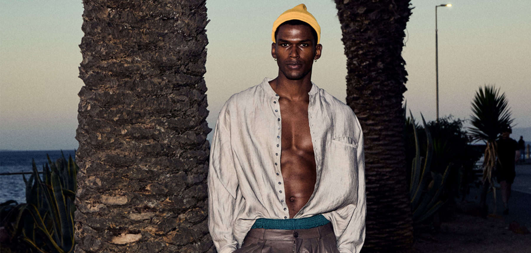 Yoan Sokpoh schittert in Giorgio Armani op de derde cover van 10 Men nummer 63