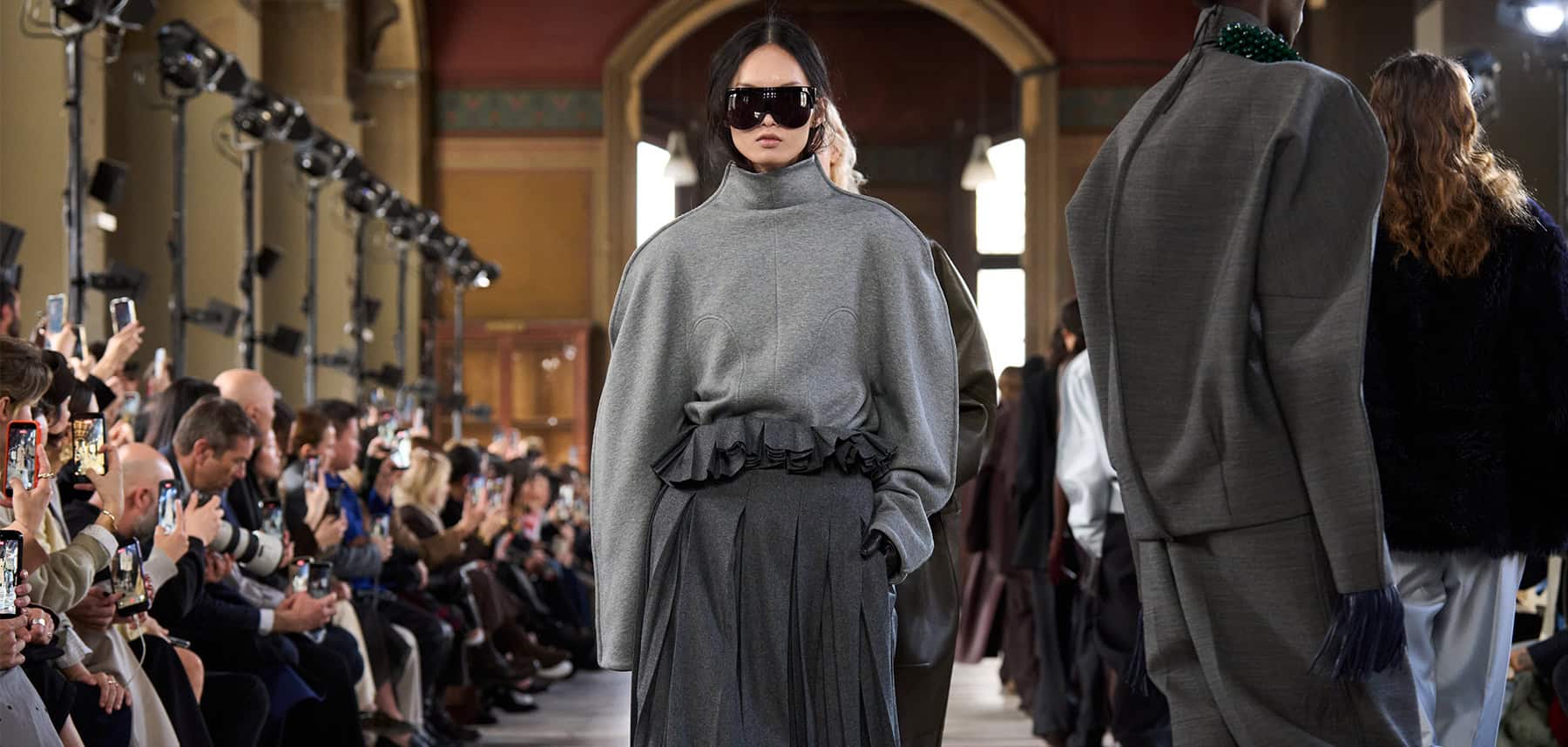 Carven: confectiekleding AW26 – 10 tijdschrift