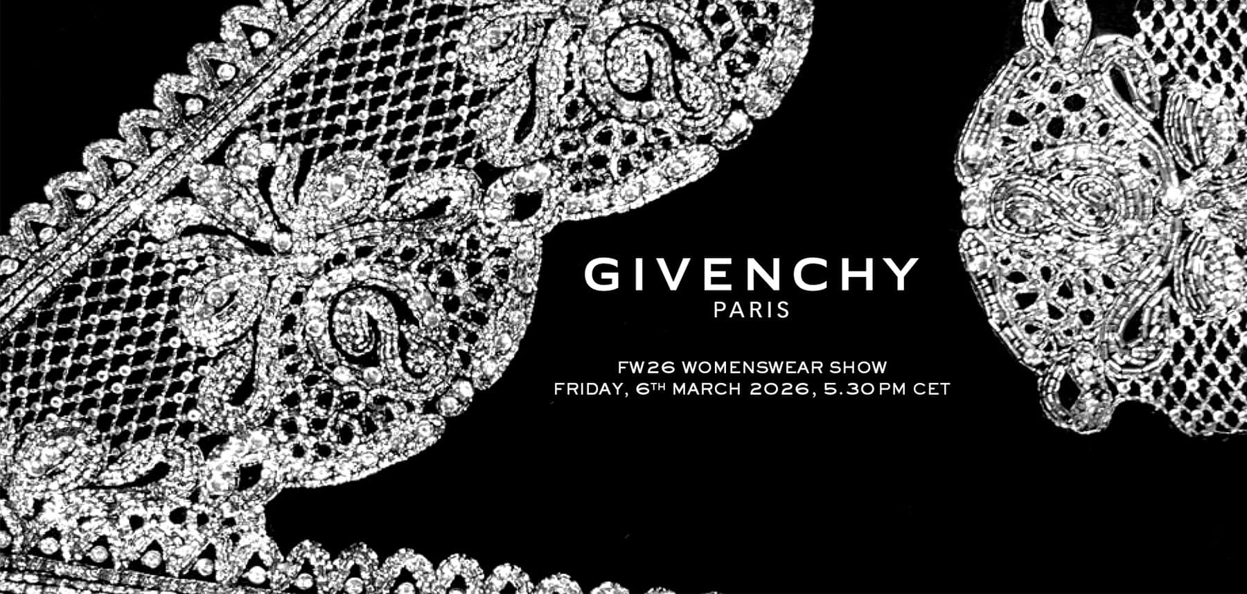 BEKIJK: Sarah Burton’s AW26 Givenchy Show live vanuit Parijs