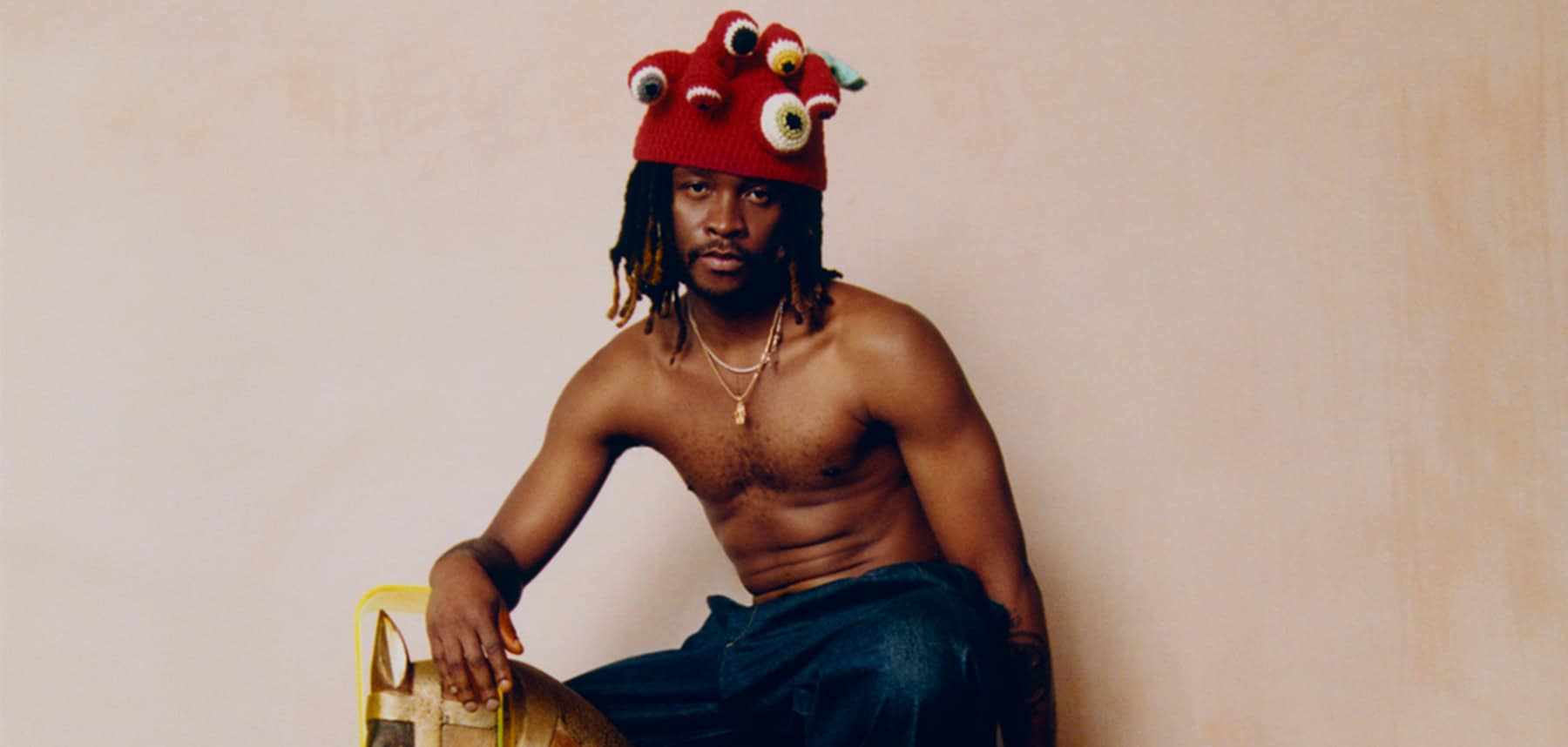 Ibby Njoya leidt een kleurrijk leven